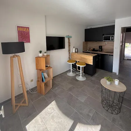 Proche De Cavalière