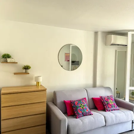 Proche De Cavalière