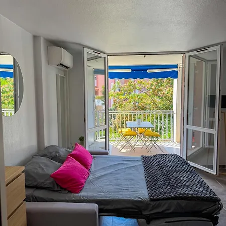 Proche De Cavalière *